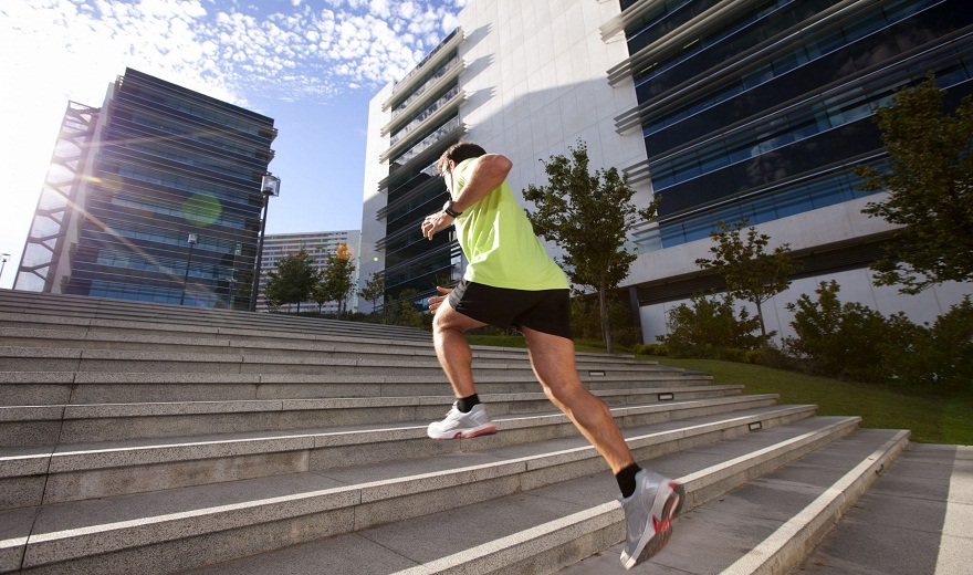 5 tác dụng của leo cầu thang (dành cho người muốn giảm cân)
