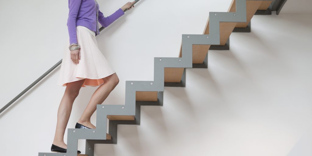 5 tác dụng của leo cầu thang (dành cho người muốn giảm cân)
