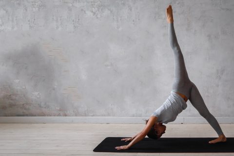 Cách khắc phục nhanh của Elise Miller cho lưng khỏe mạnh