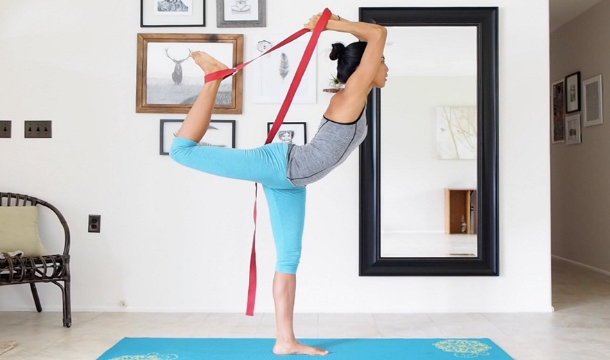 Bài thực hành với dây tập Yoga hỗ trợ tốt cho cột sống